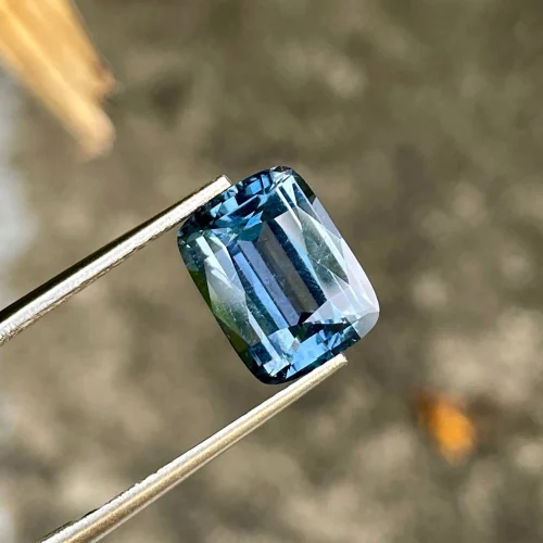 ID 112_405_1.D Blue spinel gemstone, fancy cushion cut, 5.15 carats