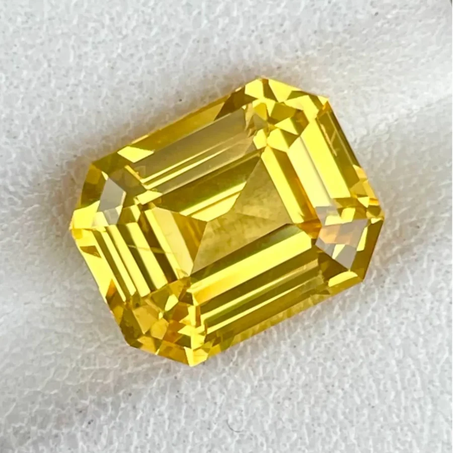 ID 114_410_1.B.bis Yellow sapphire, Asscher cut octagon, 6.53 carats