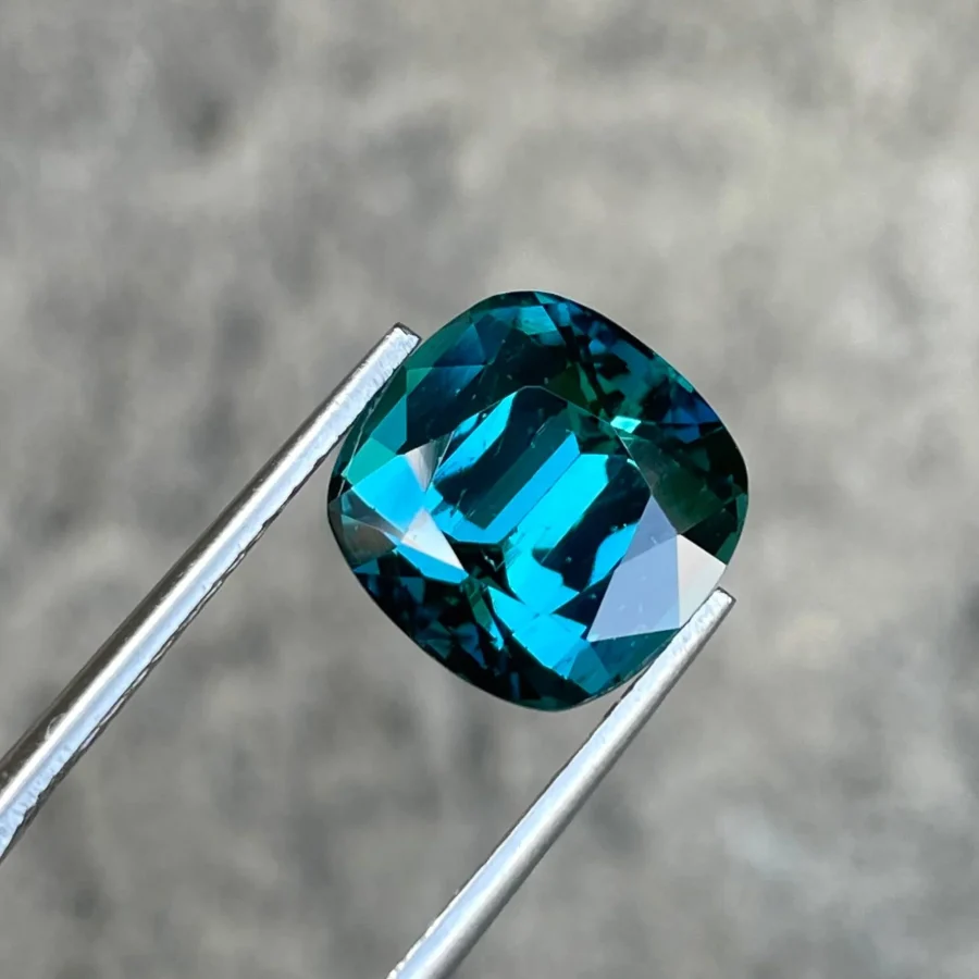 ID 124_399_4.B Blue tourmaline gemstone, step cushion cut, 6.15 carats
