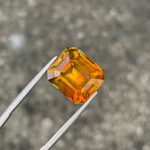 Orange Sapphire · Emerald Cut · 18.47 ct · Sri Lanka