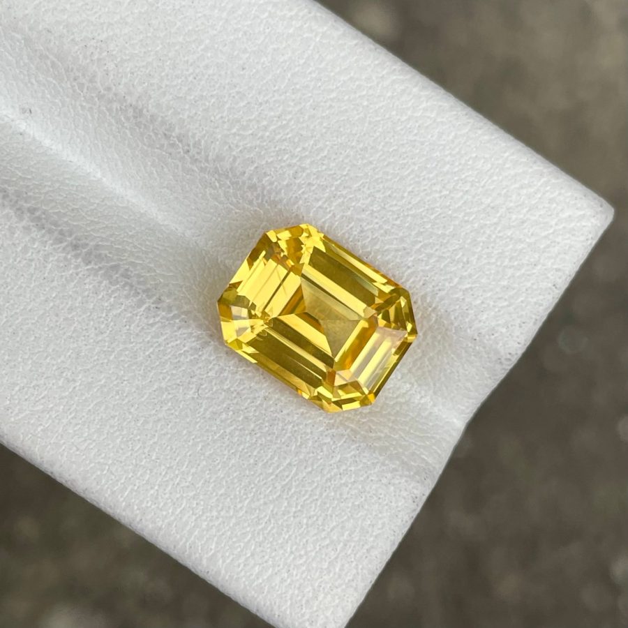 ID_114_410_2.B Yellow Sapphire · Asscher Cut · 6.53 ct · Sri Lanka