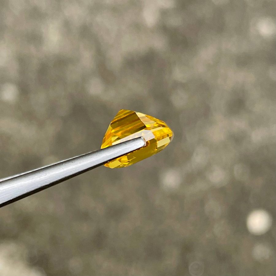 ID_114_410_4.D Yellow Sapphire · Asscher Cut · 6.53 ct · Sri Lanka