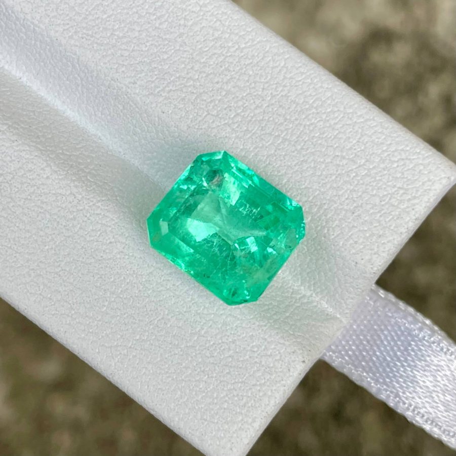 ID_118_394_3.B Colombian Emerald · Emerald Cut · 6.33 ct · Colombia