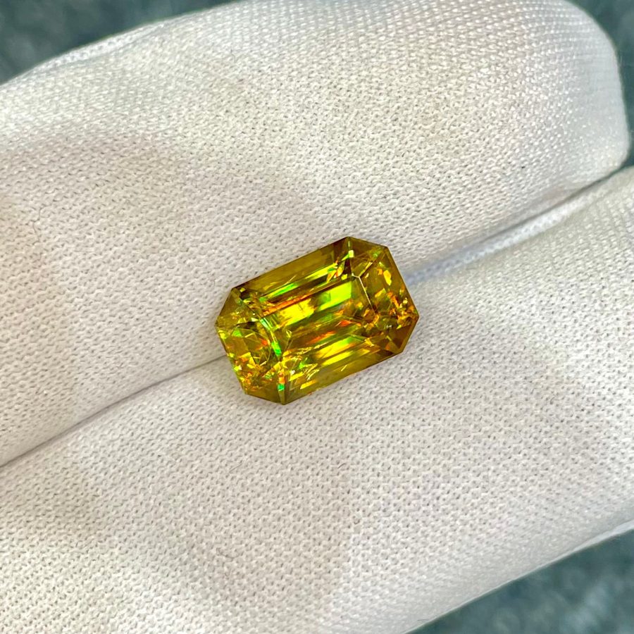 ID_119_406_2.B Golden Sphene (Titanite) · Emerald Cut · 5.42 ct · Madagascar
