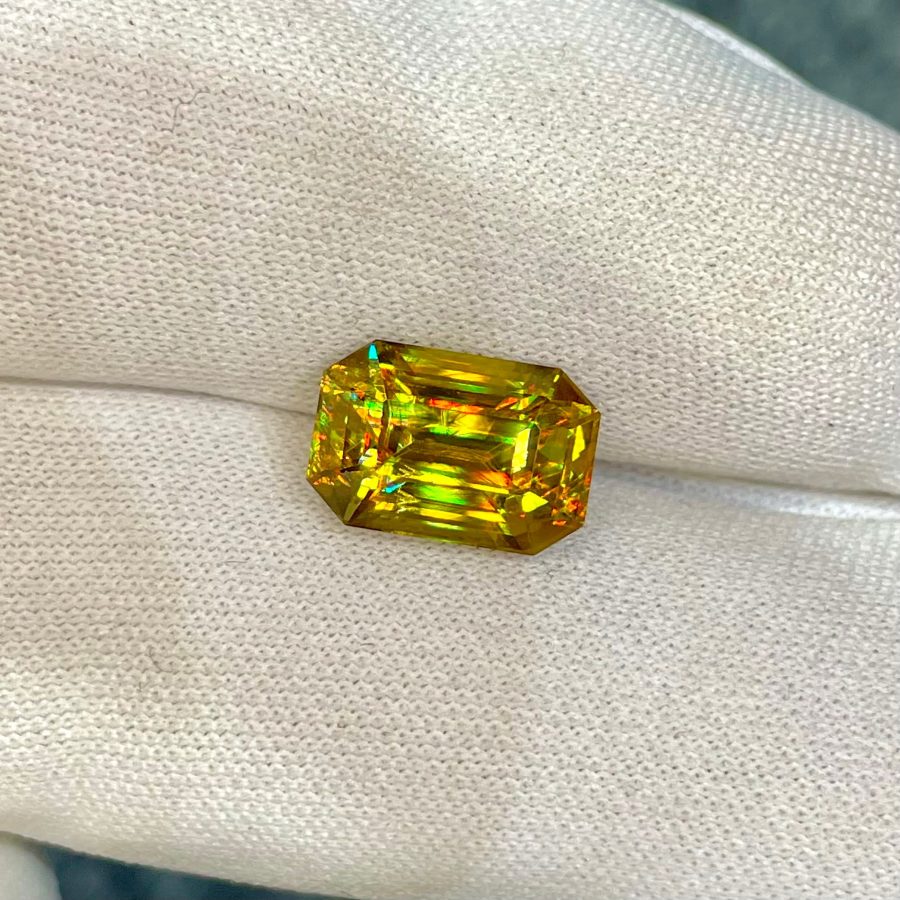 ID_119_406_3.B Golden Sphene (Titanite) · Emerald Cut · 5.42 ct · Madagascar