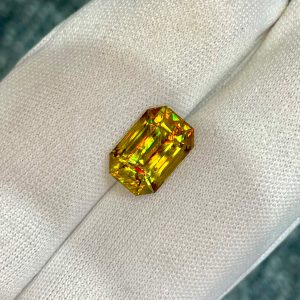 ID_119_406_4.B Golden Sphene (Titanite) · Emerald Cut · 5.42 ct · Madagascar