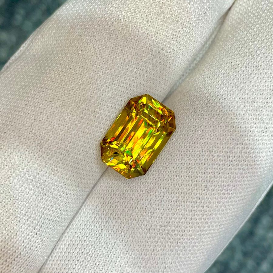 ID_119_406_6.B Golden Sphene (Titanite) · Emerald Cut · 5.42 ct · Madagascar