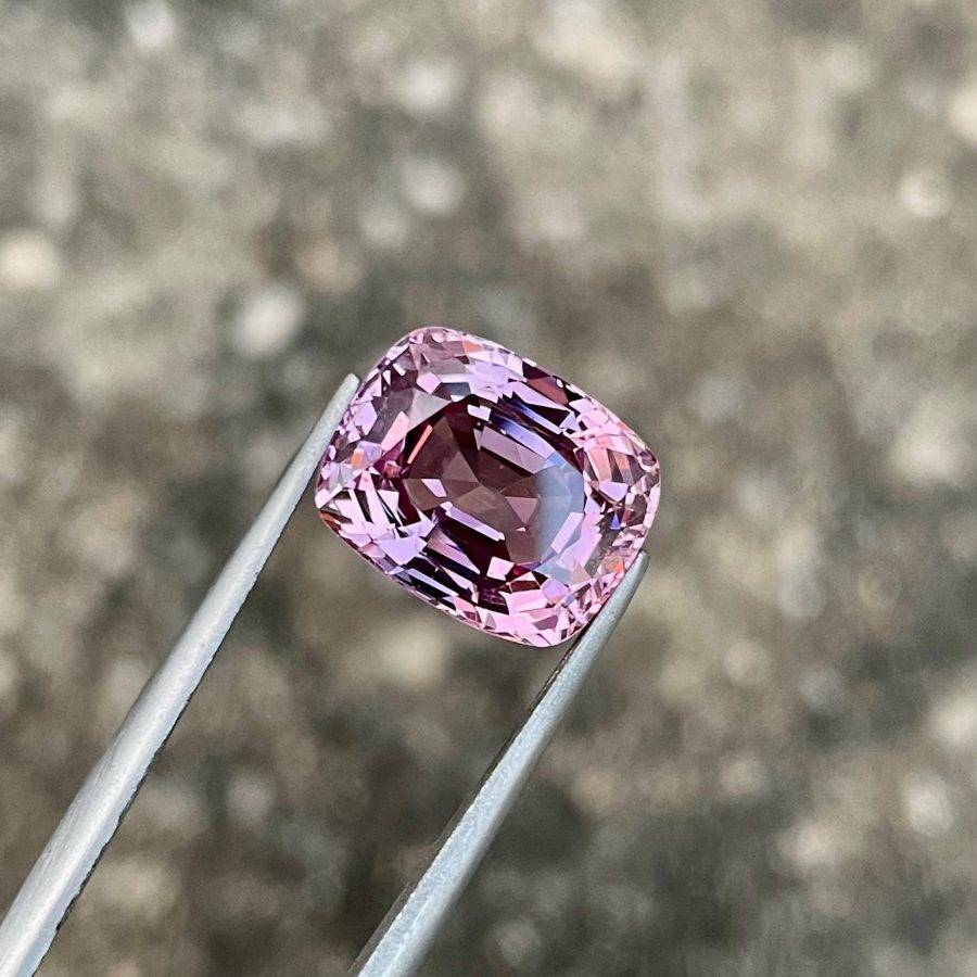ID_127_400_1.C Purplish pink Burmese spinel gemstone, fancy cushion cut, 7.76 carats