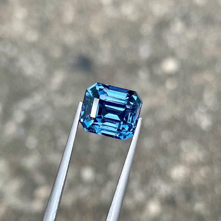ID_128_420_3.C Blue color-change spinel gemstone, emerald cut octagon, 5.39 carats