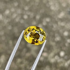 ID_129_407_1.C Yellow chrysoberyl gemstone, oval faceted cut, 5.02 carats