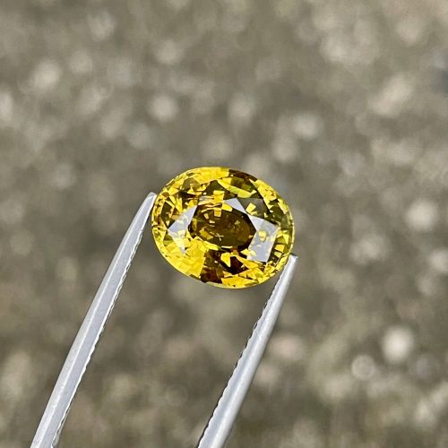 ID_129_407_1.C Yellow chrysoberyl gemstone, oval faceted cut, 5.02 carats
