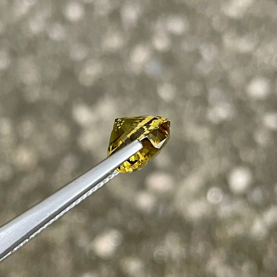 ID_129_407_3.C Yellow Chrysoberyl · Faceted Oval · 5.02 ct · Sri Lanka