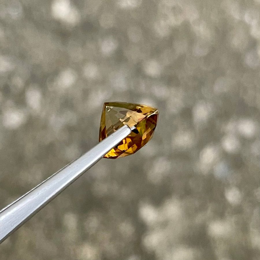 ID_130_408_2.C Golden Chrysoberyl · Faceted Oval · 6.12 ct · Sri Lanka