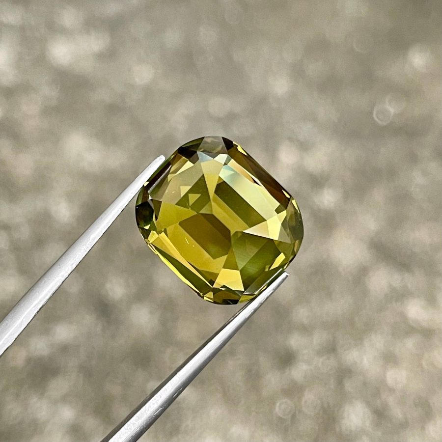ID_131_401_2.C Yellow Chrysoberyl · Fancy Cushion · 16.23 ct · Sri Lanka