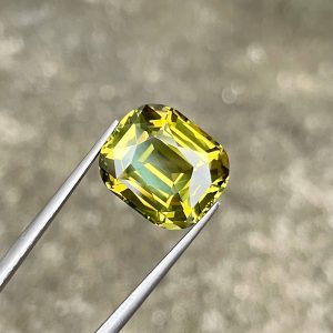 ID_131_401_4.C Yellow chrysoberyl gemstone, fancy cushion cut, 16.23