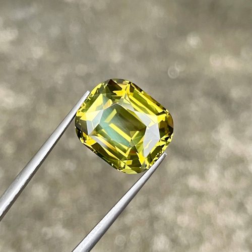 ID_131_401_4.C Yellow chrysoberyl gemstone, fancy cushion cut, 16.23