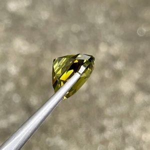 ID_131_401_5.C Yellow Chrysoberyl · Fancy Cushion · 16.23 ct · Sri Lanka