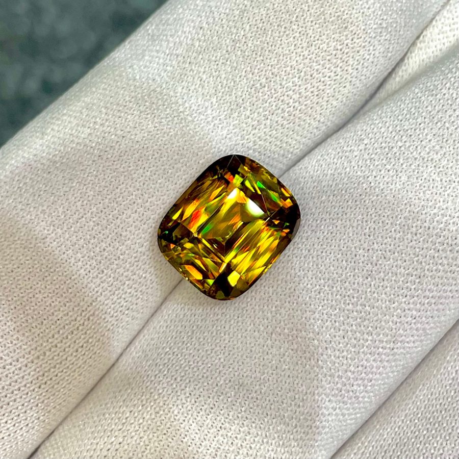 ID_133_409_1.B Golden Sphene (Titanite) · Fancy Cushion · 7.68 ct · Madagascar
