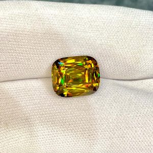 ID_133_409_4.B Golden Sphene (Titanite) · Fancy Cushion · 7.68 ct · Madagascar