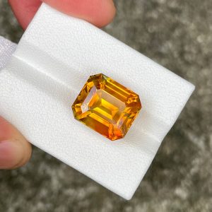 Orange Sapphire · Emerald Cut · 18.47 ct · Sri Lanka