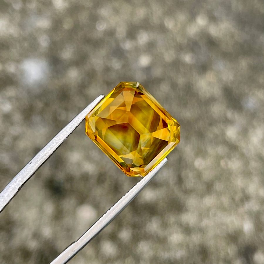 Orange Sapphire · Emerald Cut · 18.47 ct · Sri Lanka
